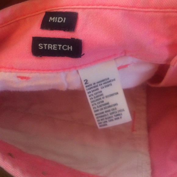 AE bright pink midi shorts! - Picture 3 of 4