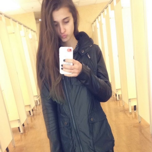 Meet your Posher, Chesaria - Picture 1 of 2