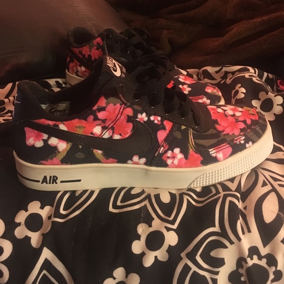 pink and black floral Nike Air Force sneakers - Picture 3 of 4