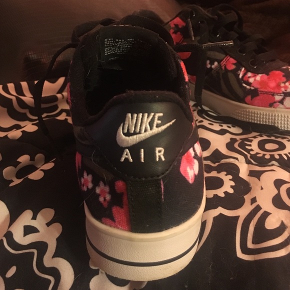 pink and black floral Nike Air Force sneakers - Picture 4 of 4