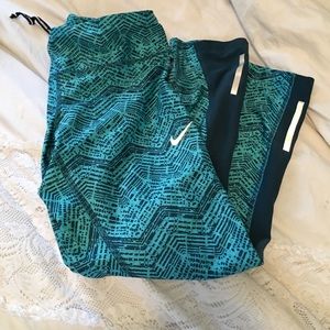 FINAL SALE ON THESE Nike leggings