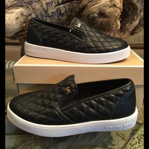 NIB Michael Kors girls Sz 4 M slip on shoes black