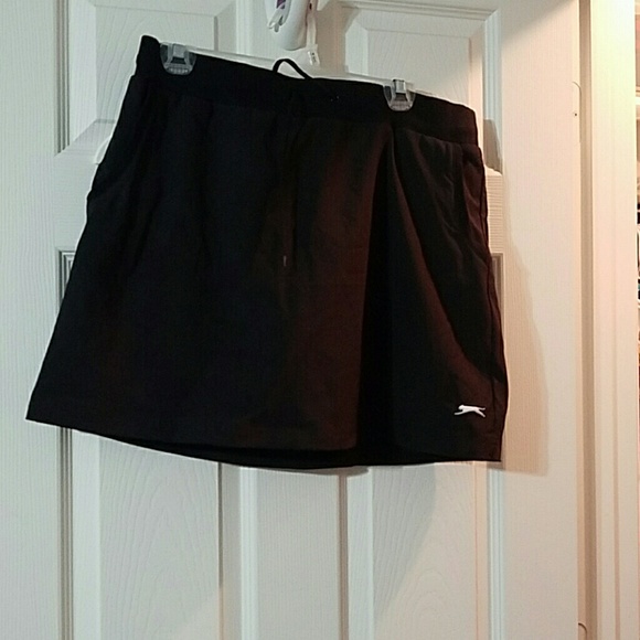 Black skort
