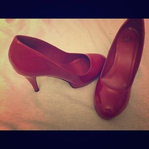 Red pumps