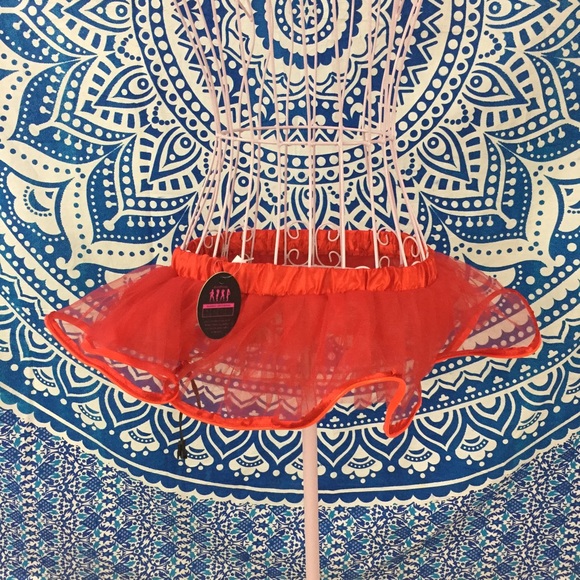 Red LED tutu - Picture 2 of 2
