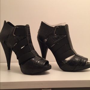 Aldo opened toe strappy pumps