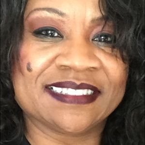 Meet your Posher, Ora