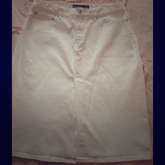 White denim skirt