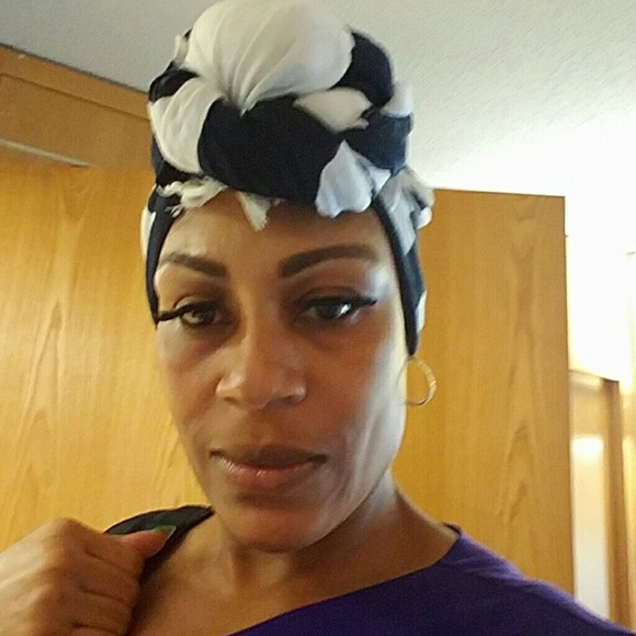 Meet your Posher, Dahlia - Picture 1 of 1