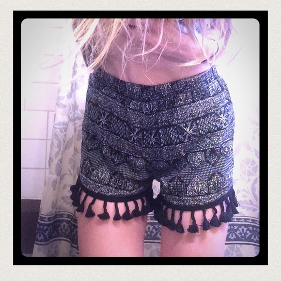High Waisted Tribal Patrern Pom Pom Shorts - Picture 3 of 3