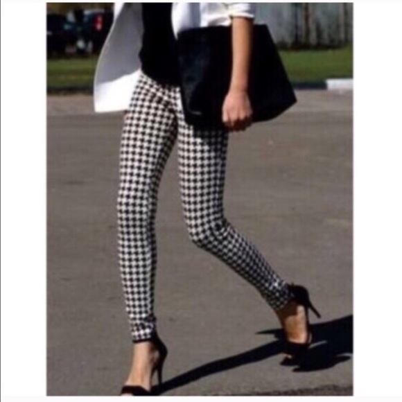 ✨RESTOCK ✨Houndstooth print leggings BEST SELLING - Picture 3 of 5
