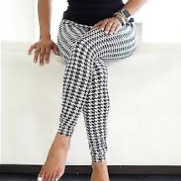 ✨RESTOCK ✨Houndstooth print leggings BEST SELLING - Picture 5 of 5