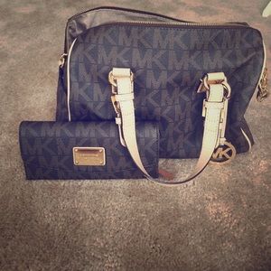 Michael Kors Large Crossbody w/ Matching Wallet