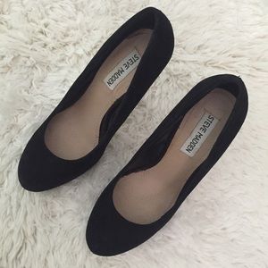 🌺Black suede Traisee heels 🌺