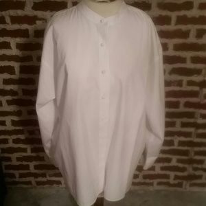 100 % Crisp Cotton Shirt w Ball Knot Buttons