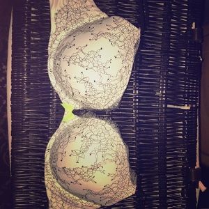 Victoria secrets push up bra No tags. Size 36c