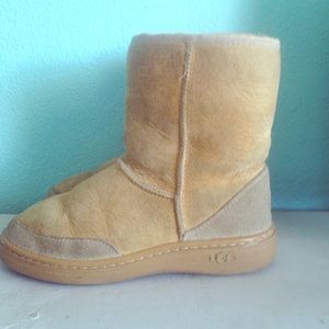 Short ugg boots