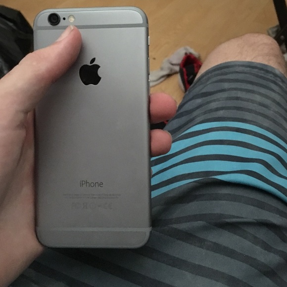 iPhone 6 - Picture 1 of 2