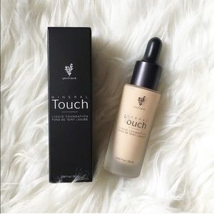 Younique Liquid Foundation - Velour