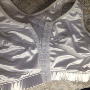 New ( without tags) high intensity sports bra