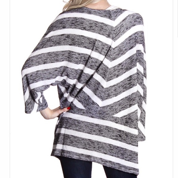 New Adorable gray & white cardigan - Picture 2 of 2