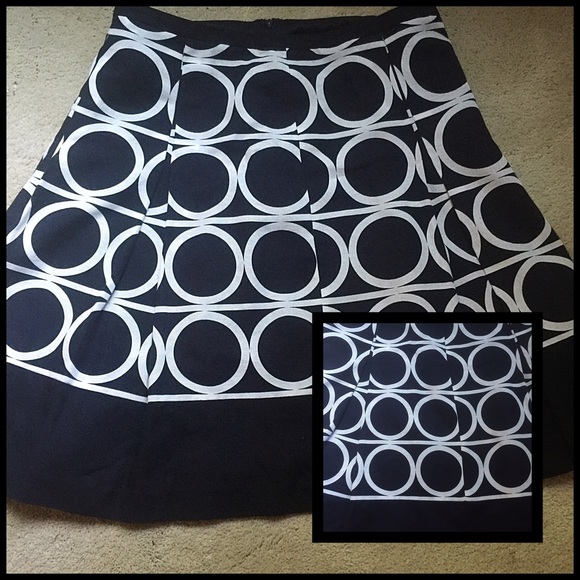 🌺Final Price🌺 Navy blue and white swing skirt.