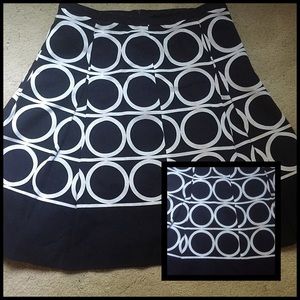 🌺Final Price🌺 Navy blue and white swing skirt.