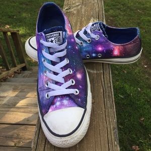 Galaxy converses 🌌