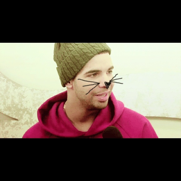 Meet your Posher, Tee