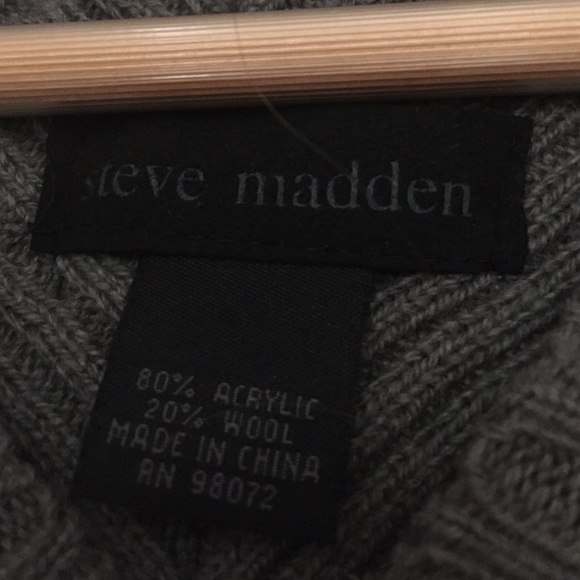 Steve Madden fringed cape with tassels - Picture 3 of 3