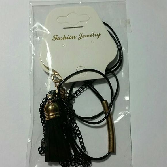 Black velvet choker necklace with tassel - Picture 5 of 5