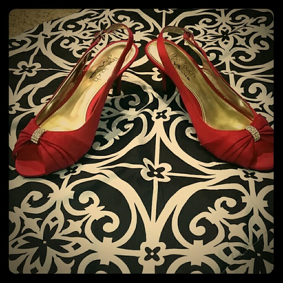 The touch of Nina 1" heels