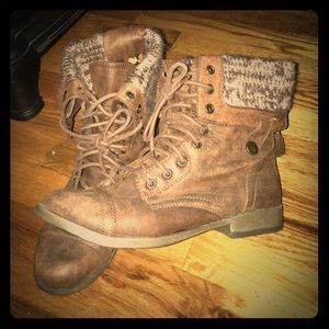 combat boots with fabric design