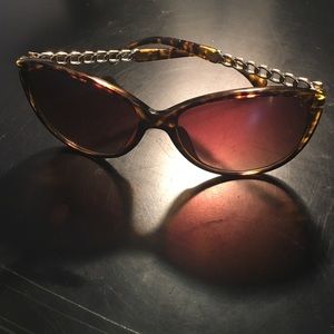 Tortoise print sunnies Tortoise print sunnies