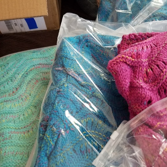 SOLD OUT!!!!   @lgolivardia x 2 Adult Mermaid knit - Picture 3 of 3