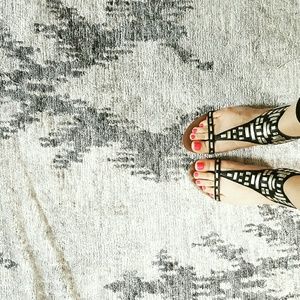 Gorgeous Sandals with gold details