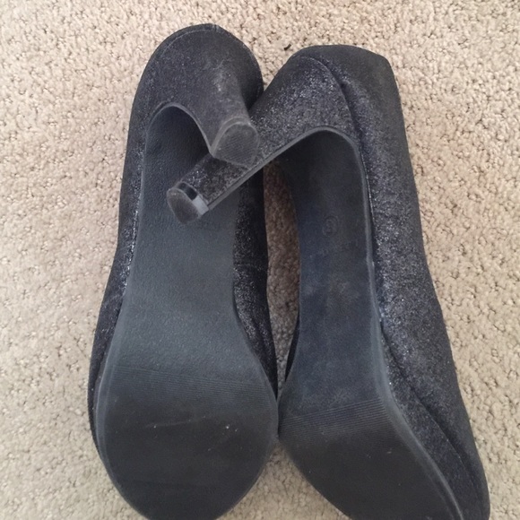 Old Navy Sparkly size 8 platform heels - Picture 4 of 4