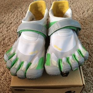 Vibram Fivefingers - Womens - Size 37