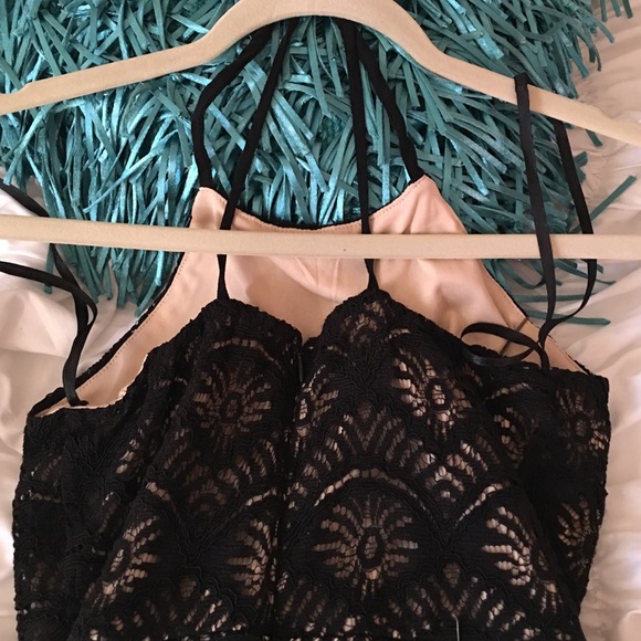 Black lace body-con dress - Picture 2 of 4