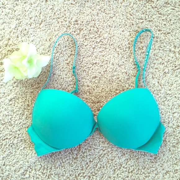 🎉🎉Victoria's Secret push up racerback bra