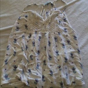 adorable white flowered tank top!