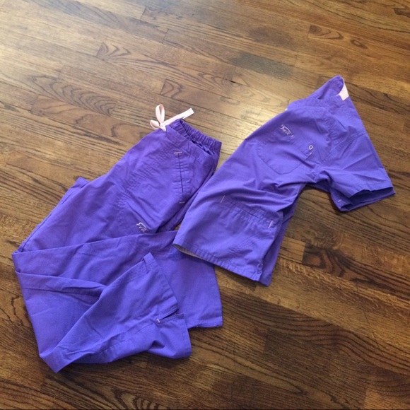 2 Iguana Med Scrub sets