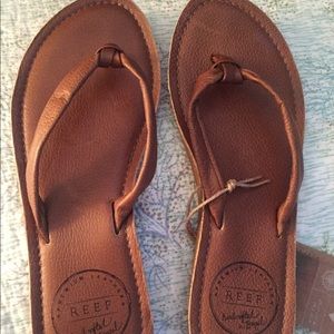 Reef creamy leather sandal NWT