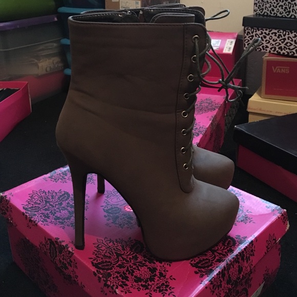Brown Heel Ankle Boot - Picture 1 of 2