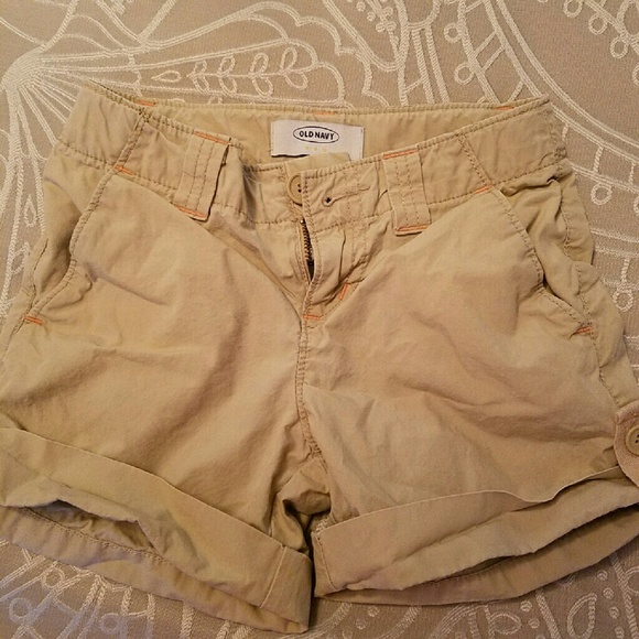Really cute khaki shorts with tears on hip pockets - Picture 1 of 4
