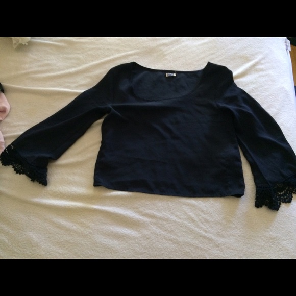 navy wide bottom sleeved shirt
