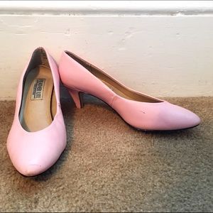 VINTAGE Pink Kitten Heels