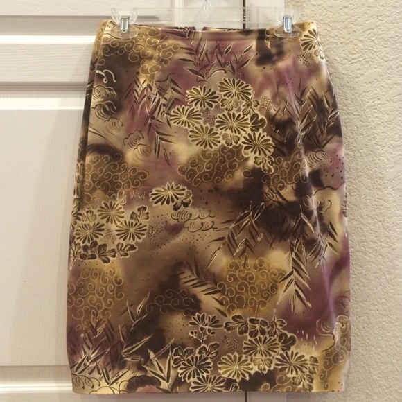 Intriguing threads pencil skirt