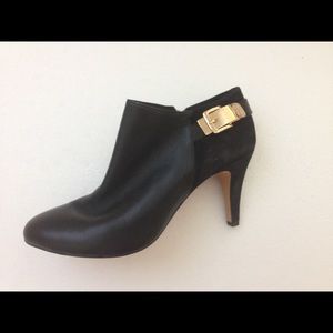Vince Camuto - Velinio - Ankle Bootie