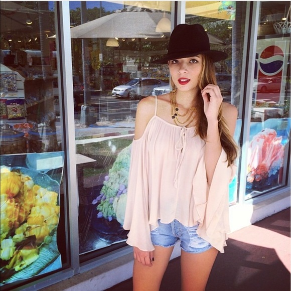 Little Lies Bowie Off The Shoulder Top - Picture 4 of 5